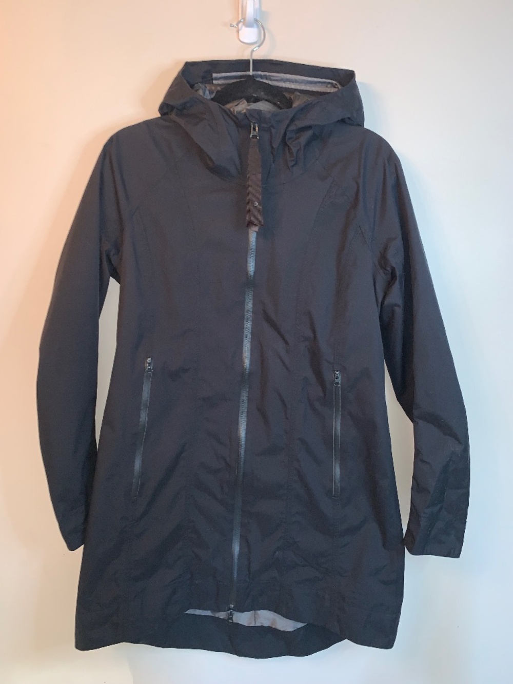 Lululemon Black Raid Jacket 8 - Picture 3 of 12